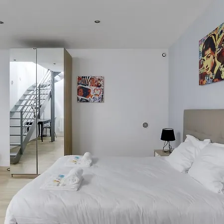 170 Angouleme Large Duplex Style Apt With1 Bdr Central