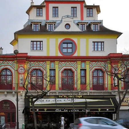 170 Angouleme Large Duplex Style Apt With1 Bdr Central