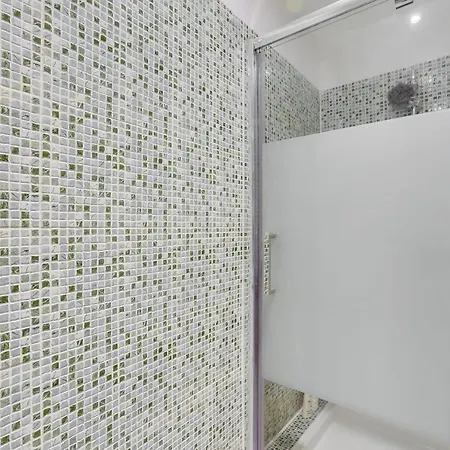 Appartamento 170 Angouleme Large Duplex Style Apt With1 Bdr Central *