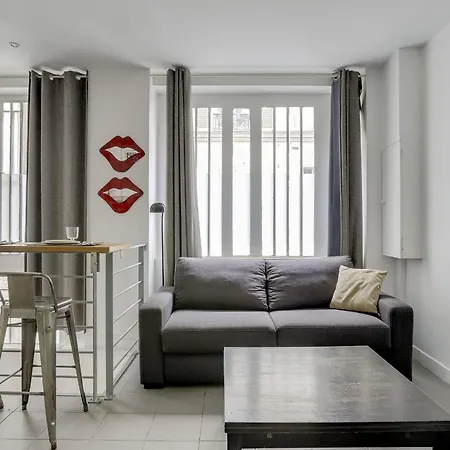 170 Angouleme Large Duplex Style Apt With1 Bdr Central Parigi