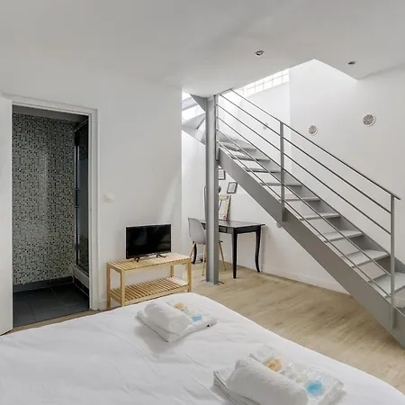 170 Angouleme Large Duplex Style Apt With1 Bdr Central Appartamento